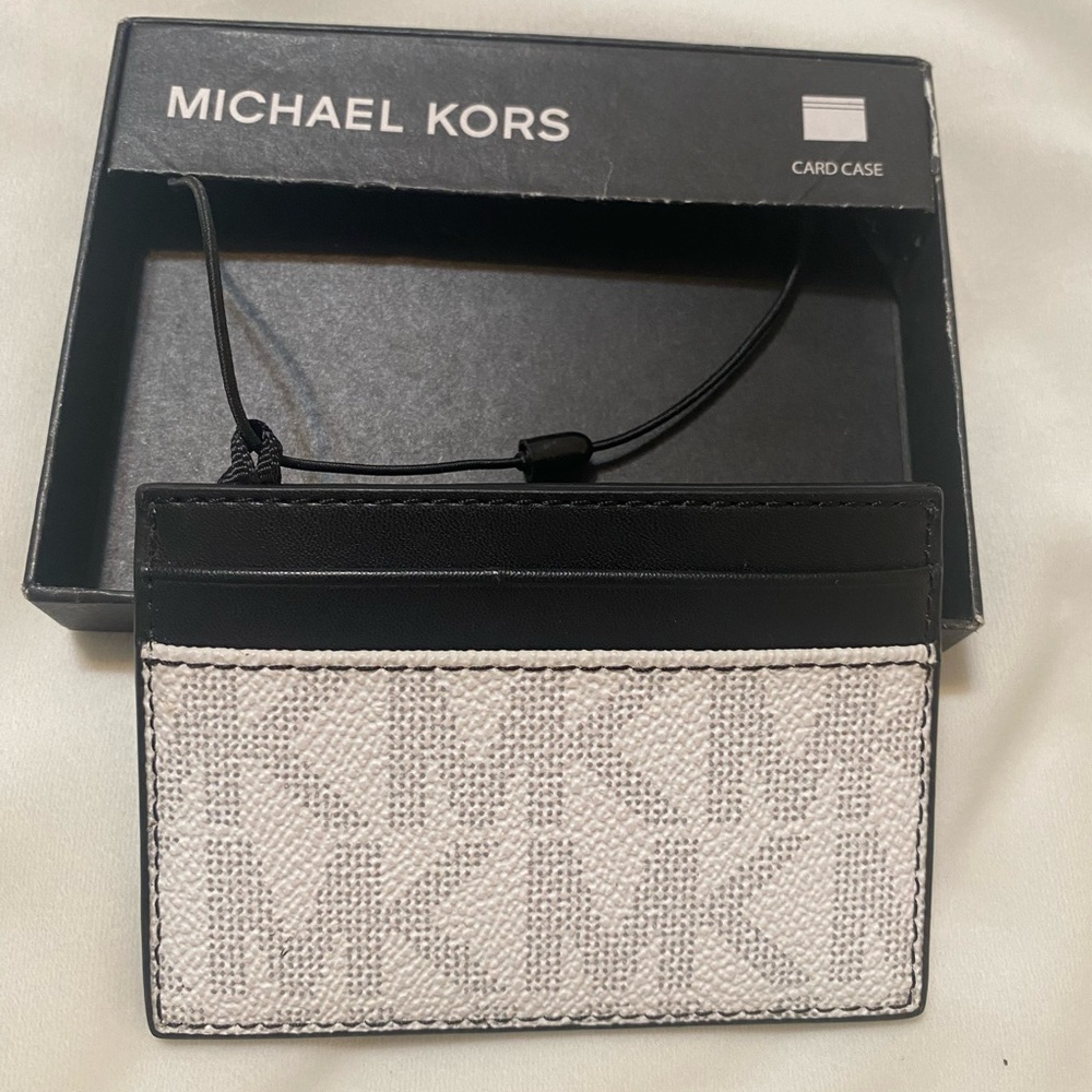 ✅💯Authentic Michael Kors Monogram Black and White Card Holder New